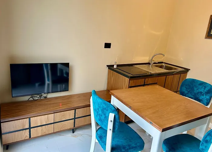 Shehu Apartment Zverneci